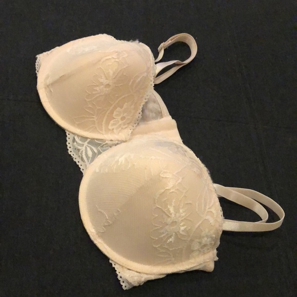 36C Bra with adjustable straps.  Push up Lace Bra with adjustable straps - Picture 3 of 9